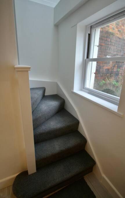 Vernon Place Town Centre, Vernon Cottage 3-Bed With Parking, 1A Vernon Court 2-Bed With Parking, 1B Studio No Parking, Off The High Street Next To Sandford Park Cheltenham Ngoại thất bức ảnh