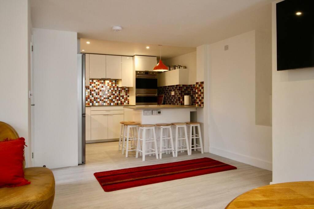 Vernon Place Town Centre, Vernon Cottage 3-Bed With Parking, 1A Vernon Court 2-Bed With Parking, 1B Studio No Parking, Off The High Street Next To Sandford Park Cheltenham Ngoại thất bức ảnh