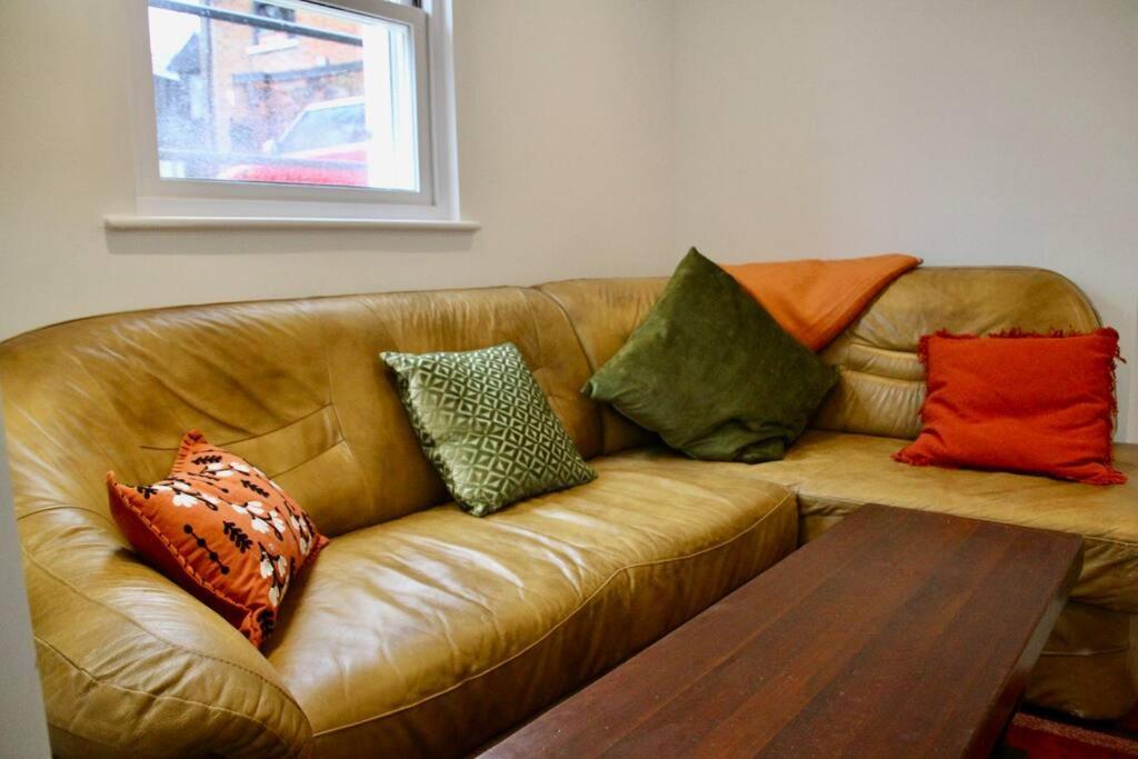 Vernon Place Town Centre, Vernon Cottage 3-Bed With Parking, 1A Vernon Court 2-Bed With Parking, 1B Studio No Parking, Off The High Street Next To Sandford Park Cheltenham Ngoại thất bức ảnh