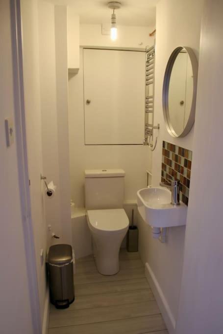 Vernon Place Town Centre, Vernon Cottage 3-Bed With Parking, 1A Vernon Court 2-Bed With Parking, 1B Studio No Parking, Off The High Street Next To Sandford Park Cheltenham Ngoại thất bức ảnh
