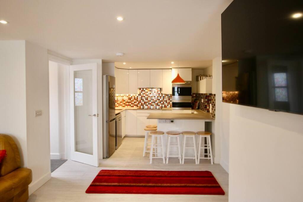 Vernon Place Town Centre, Vernon Cottage 3-Bed With Parking, 1A Vernon Court 2-Bed With Parking, 1B Studio No Parking, Off The High Street Next To Sandford Park Cheltenham Ngoại thất bức ảnh