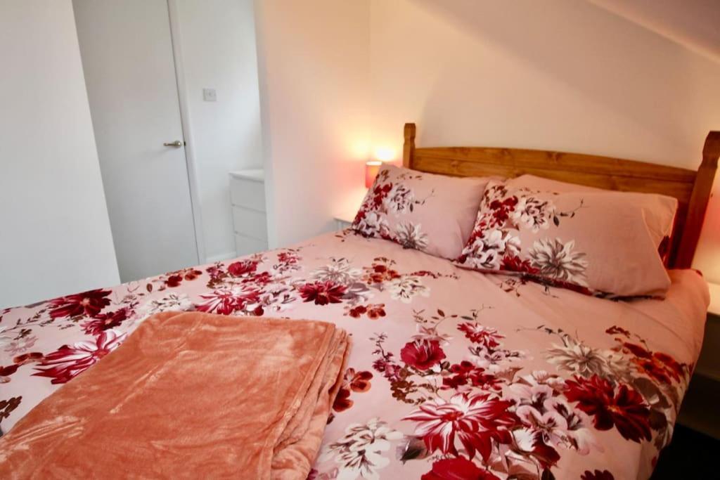 Vernon Place Town Centre, Vernon Cottage 3-Bed With Parking, 1A Vernon Court 2-Bed With Parking, 1B Studio No Parking, Off The High Street Next To Sandford Park Cheltenham Ngoại thất bức ảnh