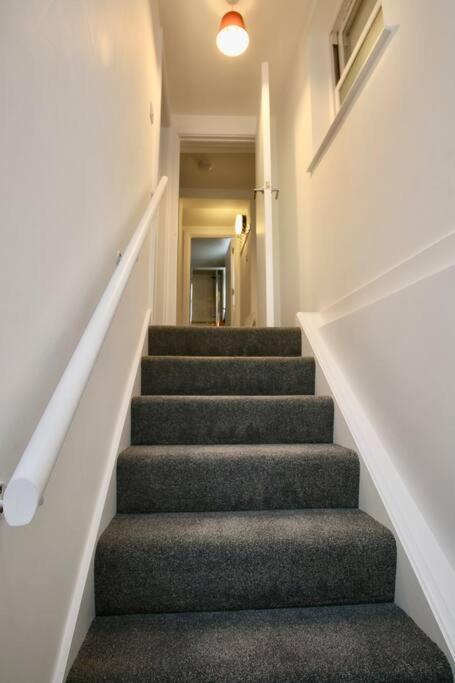 Vernon Place Town Centre, Vernon Cottage 3-Bed With Parking, 1A Vernon Court 2-Bed With Parking, 1B Studio No Parking, Off The High Street Next To Sandford Park Cheltenham Ngoại thất bức ảnh