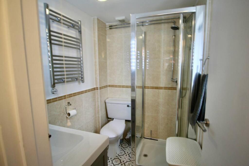 Vernon Place Town Centre, Vernon Cottage 3-Bed With Parking, 1A Vernon Court 2-Bed With Parking, 1B Studio No Parking, Off The High Street Next To Sandford Park Cheltenham Ngoại thất bức ảnh