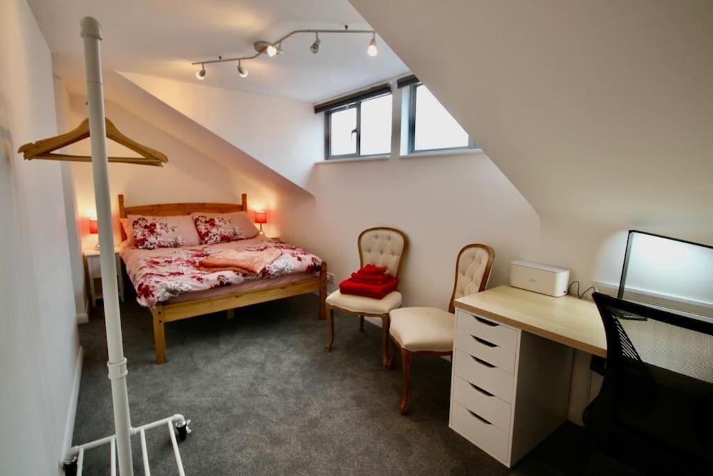Vernon Place Town Centre, Vernon Cottage 3-Bed With Parking, 1A Vernon Court 2-Bed With Parking, 1B Studio No Parking, Off The High Street Next To Sandford Park Cheltenham Ngoại thất bức ảnh