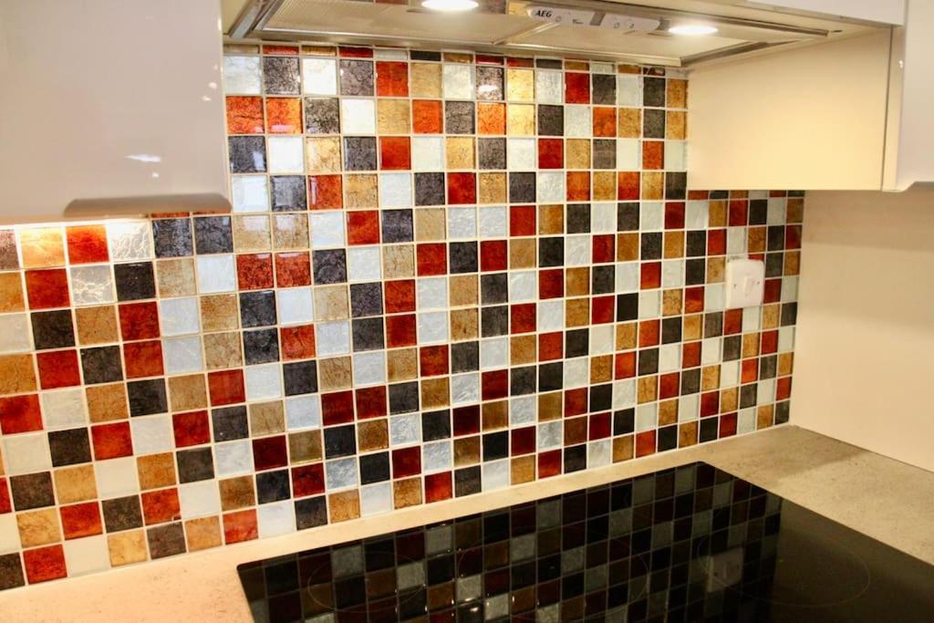 Vernon Place Town Centre, Vernon Cottage 3-Bed With Parking, 1A Vernon Court 2-Bed With Parking, 1B Studio No Parking, Off The High Street Next To Sandford Park Cheltenham Ngoại thất bức ảnh