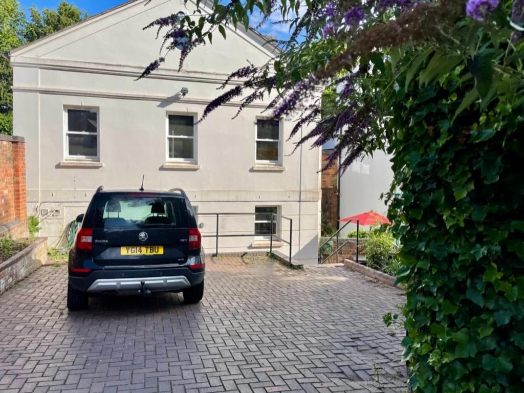 Vernon Place Town Centre, Vernon Cottage 3-Bed With Parking, 1A Vernon Court 2-Bed With Parking, 1B Studio No Parking, Off The High Street Next To Sandford Park Cheltenham Ngoại thất bức ảnh