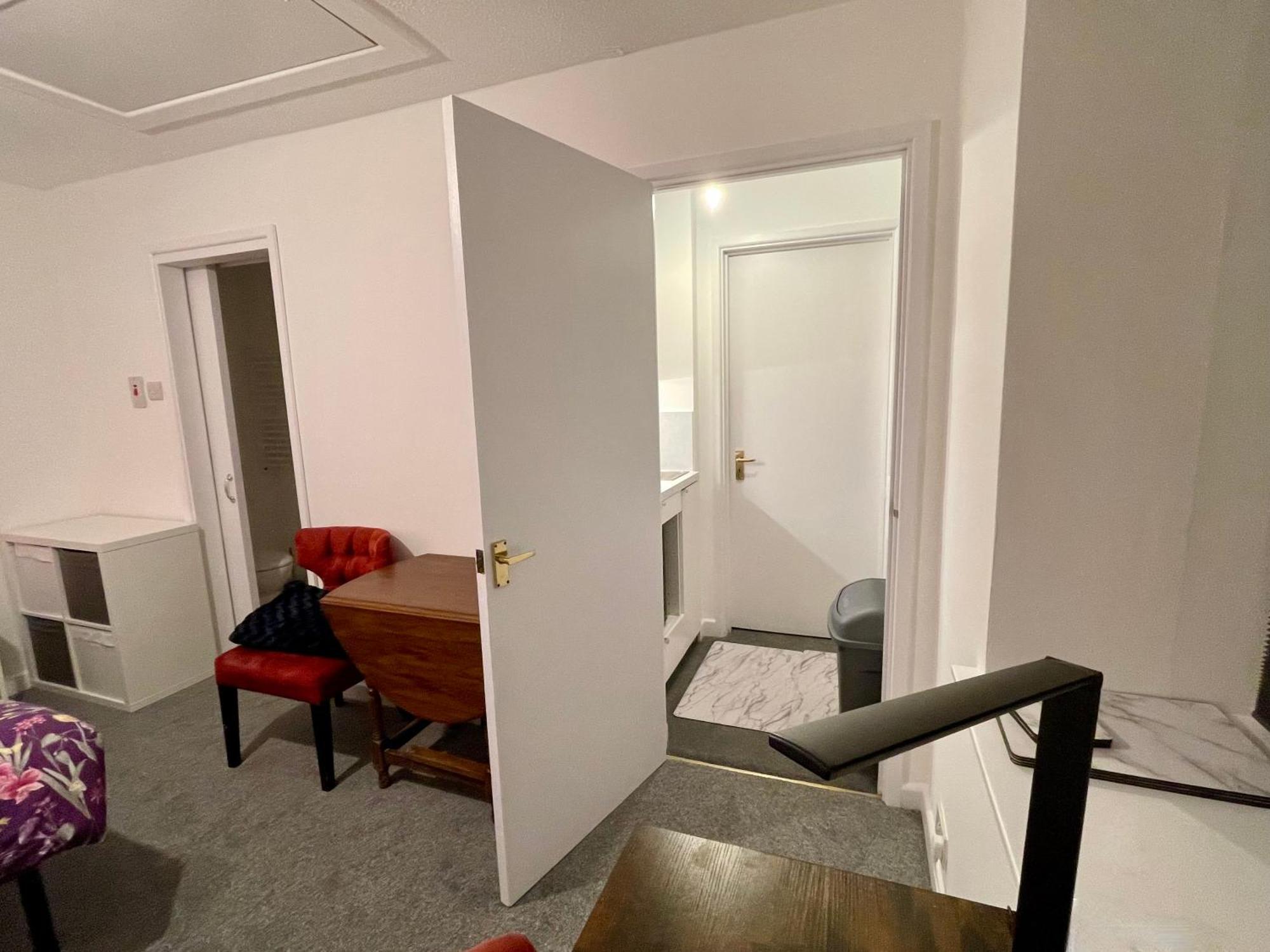 Vernon Place Town Centre, Vernon Cottage 3-Bed With Parking, 1A Vernon Court 2-Bed With Parking, 1B Studio No Parking, Off The High Street Next To Sandford Park Cheltenham Ngoại thất bức ảnh