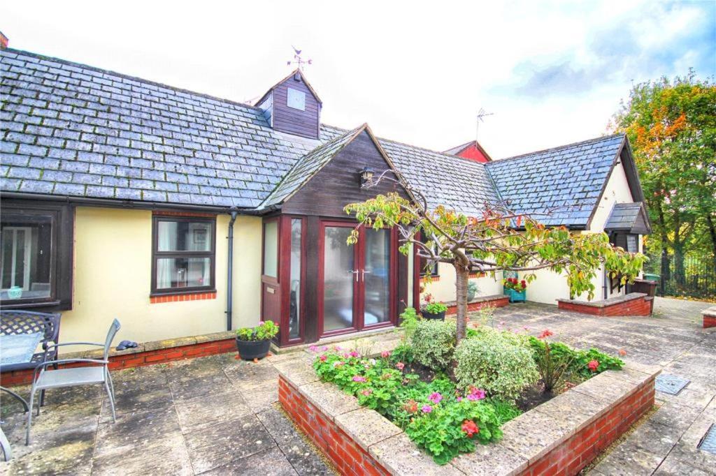 Vernon Place Town Centre, Vernon Cottage 3-Bed With Parking, 1A Vernon Court 2-Bed With Parking, 1B Studio No Parking, Off The High Street Next To Sandford Park Cheltenham Ngoại thất bức ảnh