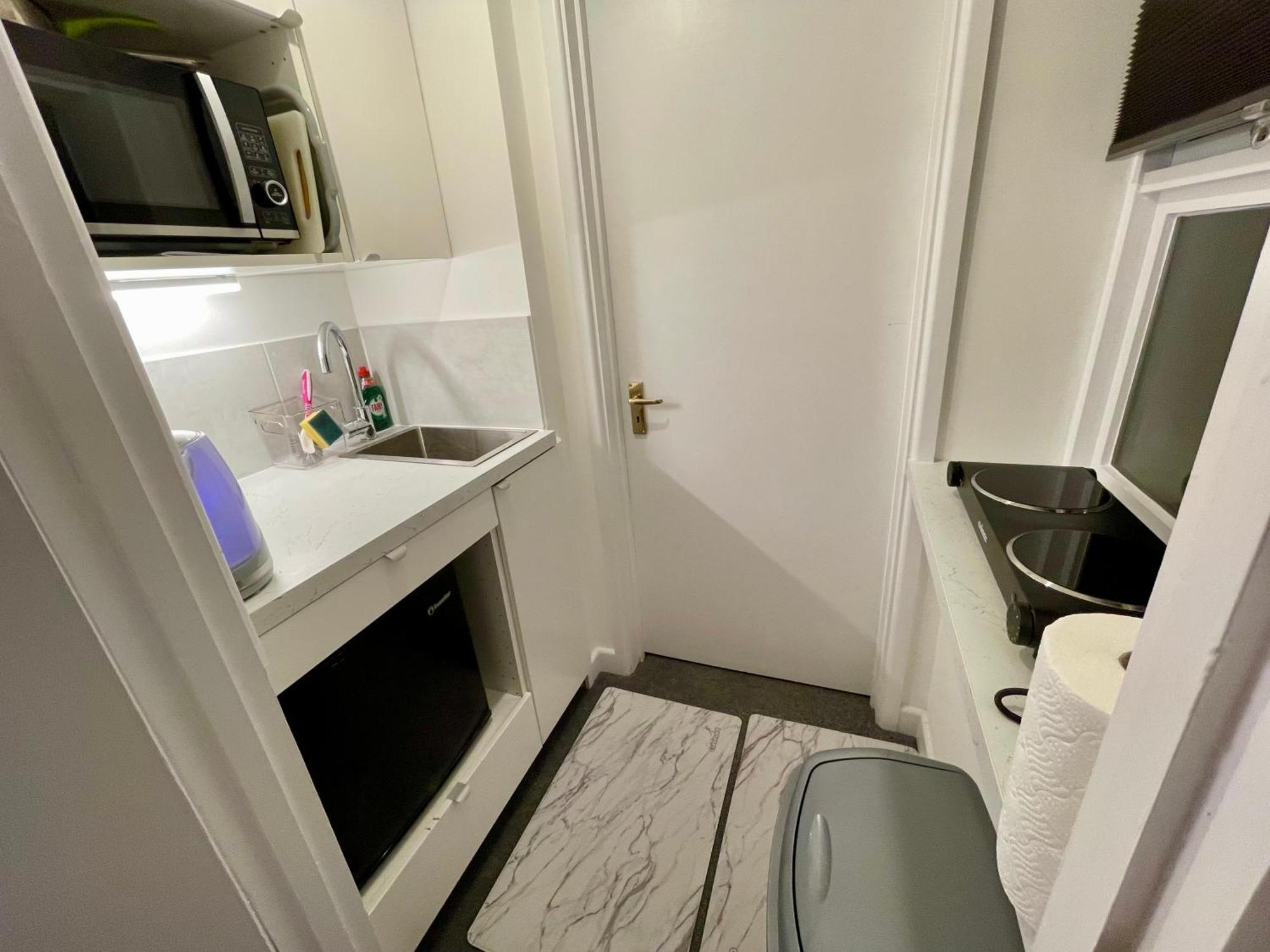 Vernon Place Town Centre, Vernon Cottage 3-Bed With Parking, 1A Vernon Court 2-Bed With Parking, 1B Studio No Parking, Off The High Street Next To Sandford Park Cheltenham Ngoại thất bức ảnh