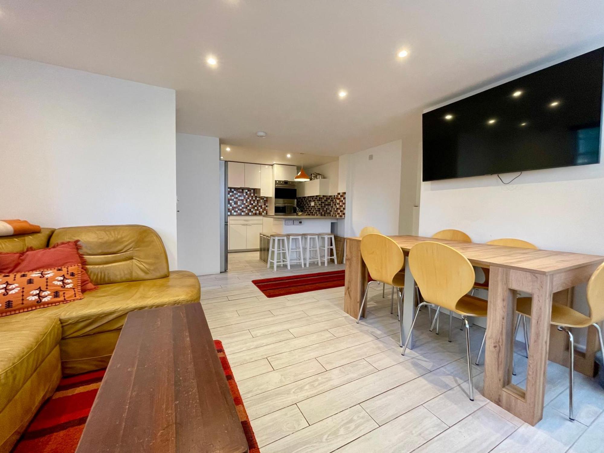 Vernon Place Town Centre, Vernon Cottage 3-Bed With Parking, 1A Vernon Court 2-Bed With Parking, 1B Studio No Parking, Off The High Street Next To Sandford Park Cheltenham Ngoại thất bức ảnh