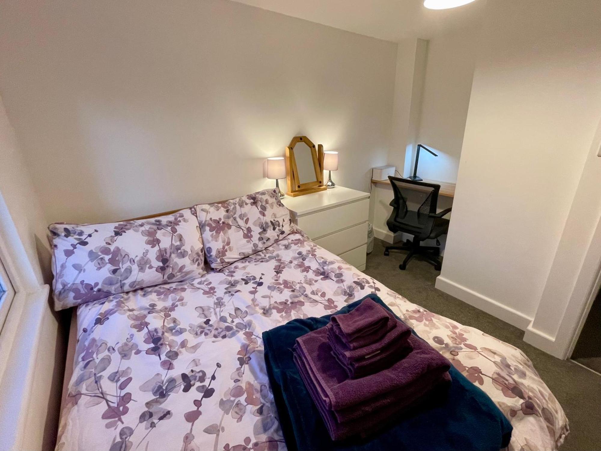 Vernon Place Town Centre, Vernon Cottage 3-Bed With Parking, 1A Vernon Court 2-Bed With Parking, 1B Studio No Parking, Off The High Street Next To Sandford Park Cheltenham Ngoại thất bức ảnh