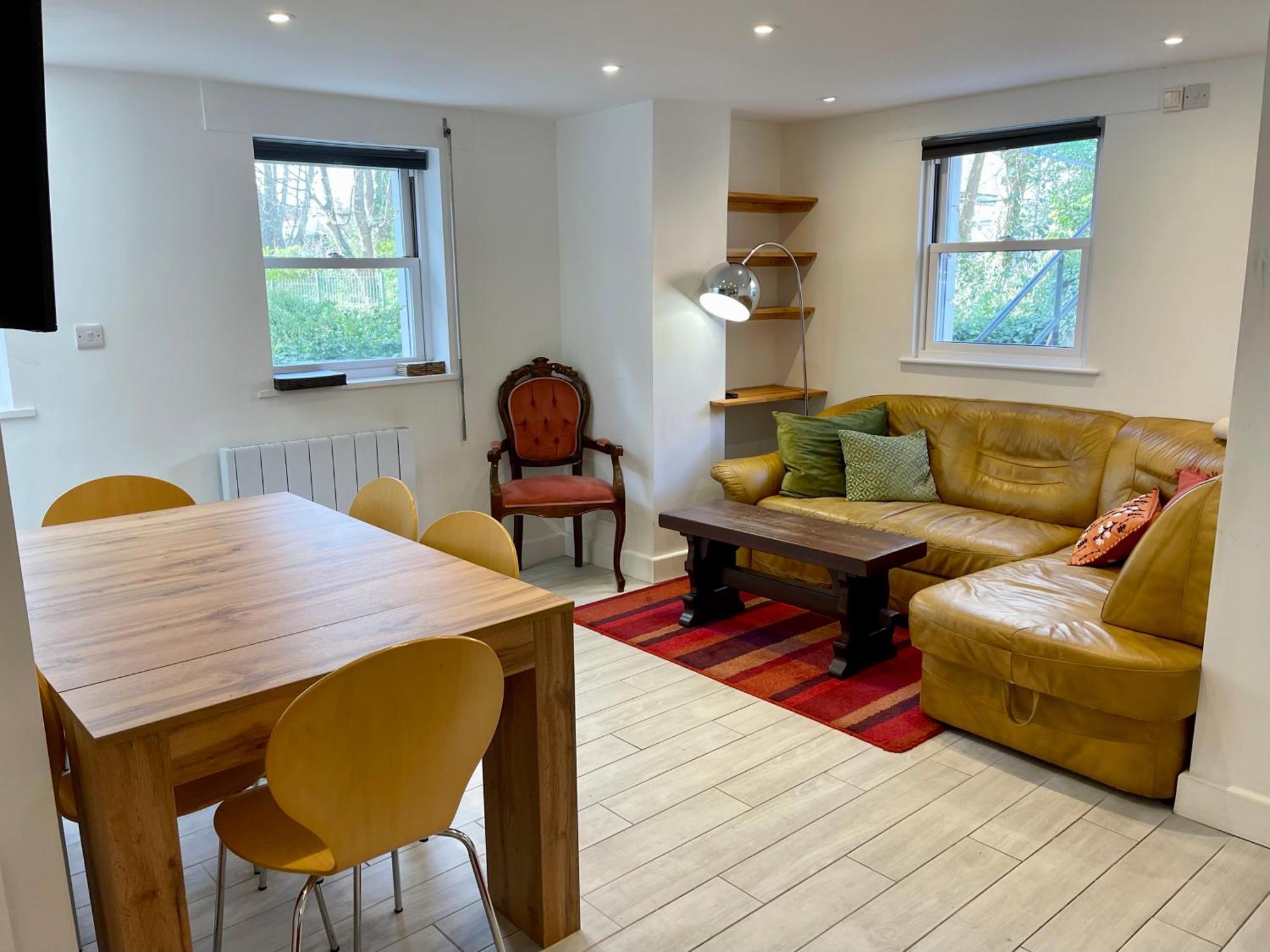 Vernon Place Town Centre, Vernon Cottage 3-Bed With Parking, 1A Vernon Court 2-Bed With Parking, 1B Studio No Parking, Off The High Street Next To Sandford Park Cheltenham Ngoại thất bức ảnh