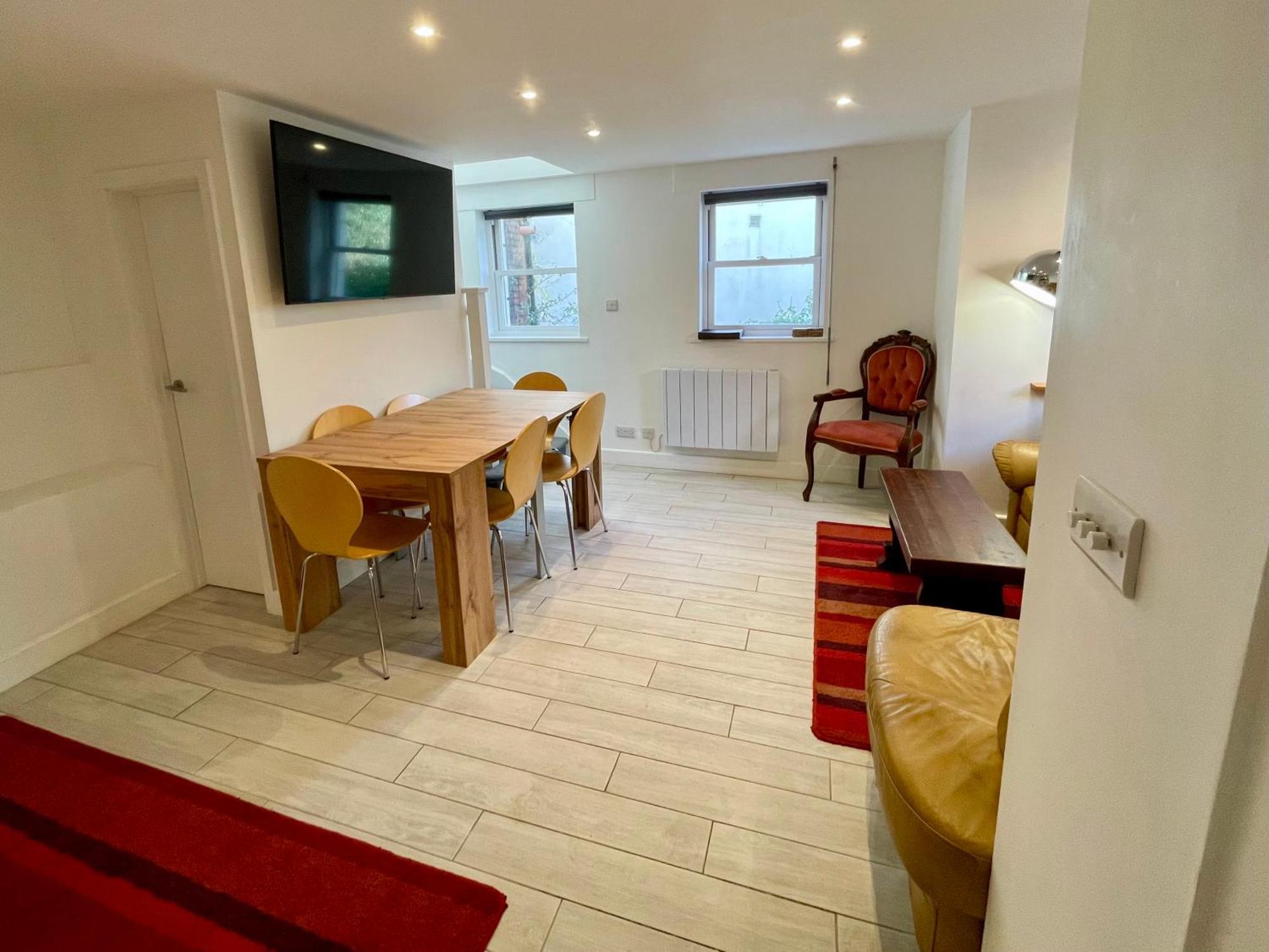 Vernon Place Town Centre, Vernon Cottage 3-Bed With Parking, 1A Vernon Court 2-Bed With Parking, 1B Studio No Parking, Off The High Street Next To Sandford Park Cheltenham Ngoại thất bức ảnh
