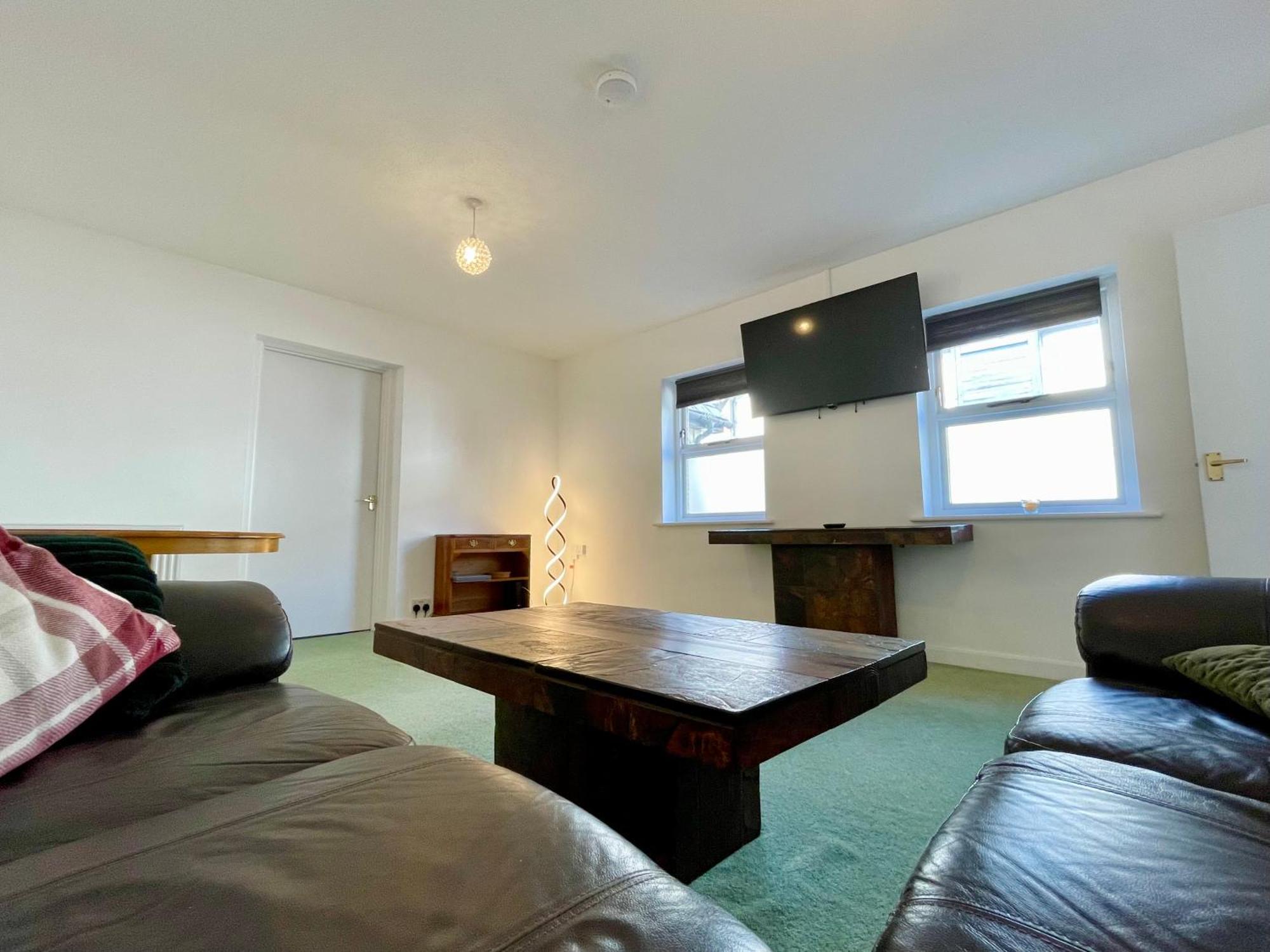 Vernon Place Town Centre, Vernon Cottage 3-Bed With Parking, 1A Vernon Court 2-Bed With Parking, 1B Studio No Parking, Off The High Street Next To Sandford Park Cheltenham Ngoại thất bức ảnh